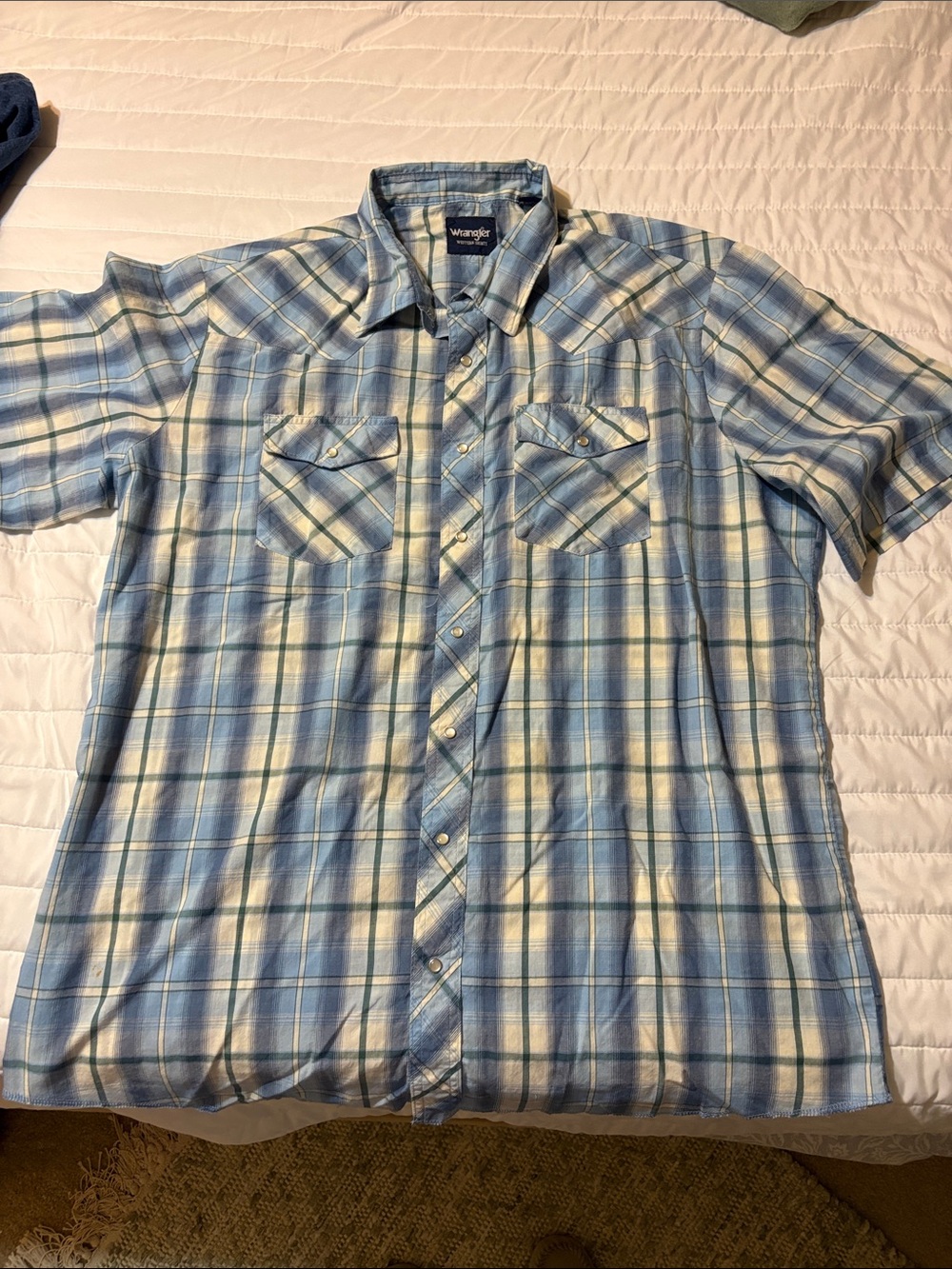 Wrangler Blue and White Plaid Short-Sleeve Button-Down Shirt